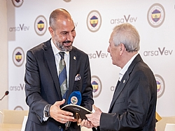 FENERBAH�E KADIN FUTBOL TAKIMI, ARSAVEV'E EMANET ED�LD�